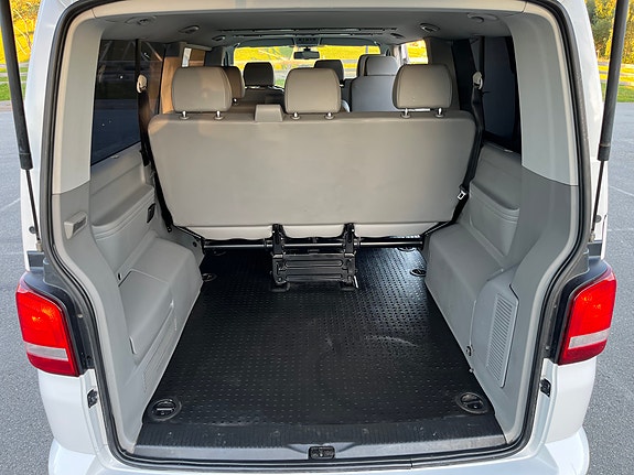 Volkswagen Caravelle 29 of 30