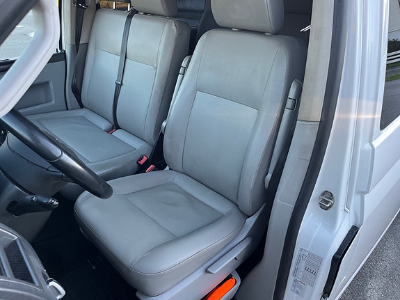 Volkswagen Caravelle 16 of 30