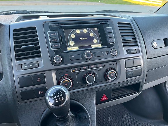 Volkswagen Caravelle 23 of 30