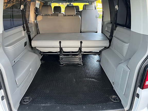 Volkswagen Caravelle 30 of 30