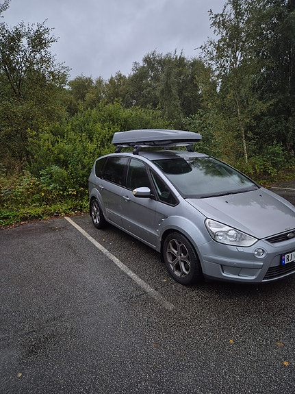 Ford S-MAX 2 of 3