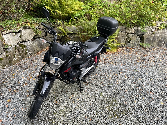 Honda CB 125F 2 of 6