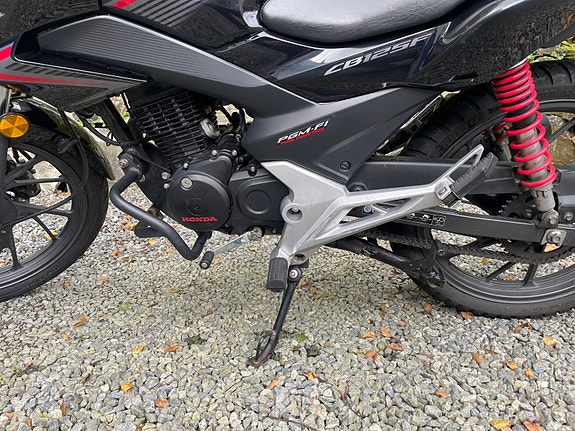 Honda CB 125F 4 of 6