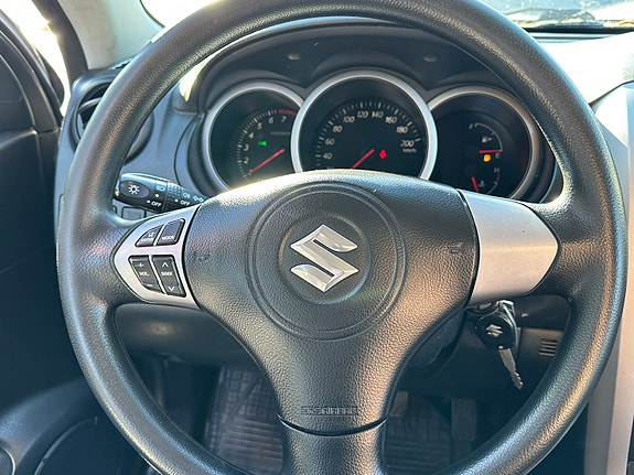 Suzuki Grand Vitara 15 of 18