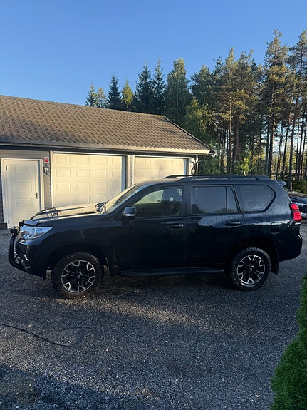 Toyota Land Cruiser 3 of 19