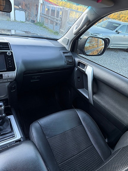 Toyota Land Cruiser 11 of 19