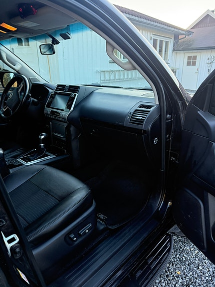 Toyota Land Cruiser 13 of 19