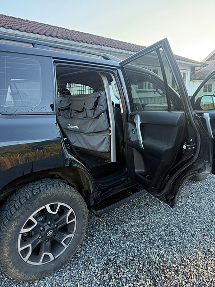 Toyota Land Cruiser 19 of 19