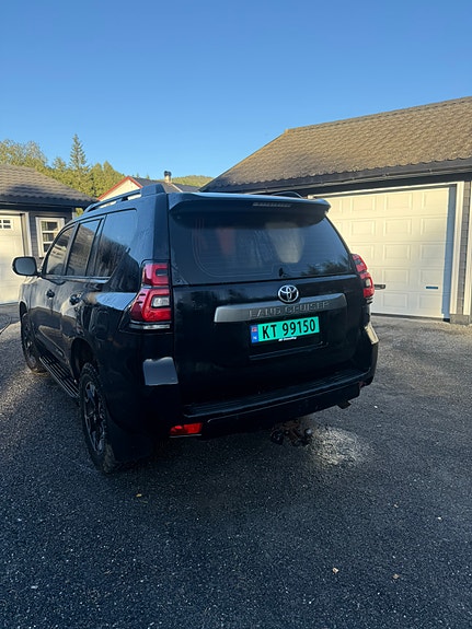 Toyota Land Cruiser 4 of 19