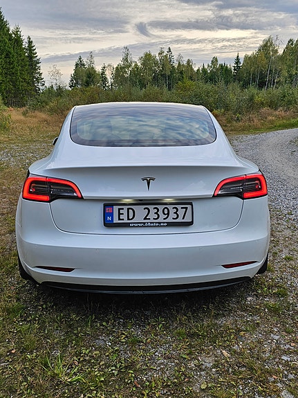 Tesla Model 3 4 of 9