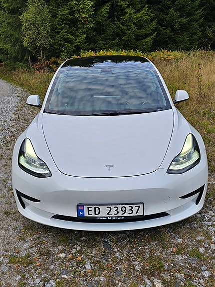Tesla Model 3 3 of 9