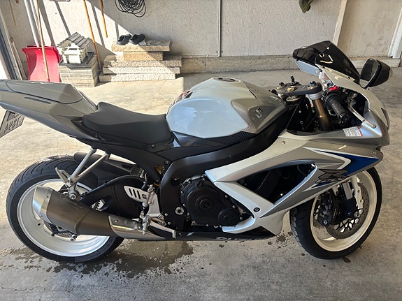 Suzuki GSX-R 600 2 of 6