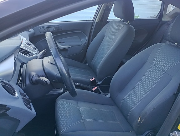Ford Fiesta 13 of 15