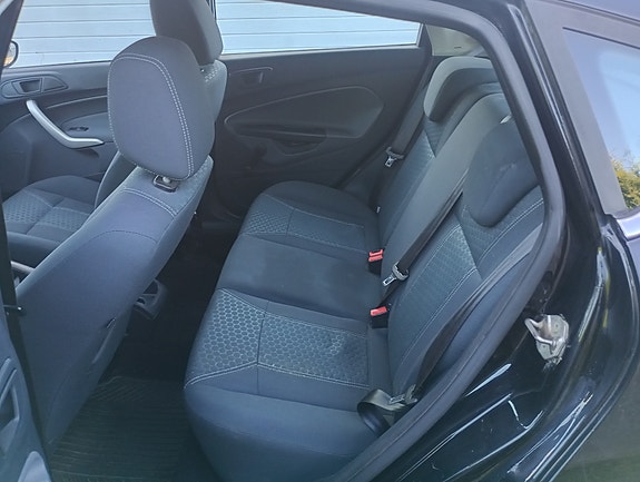 Ford Fiesta 14 of 15