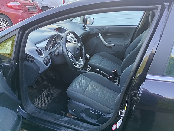 Ford Fiesta 9 of 15