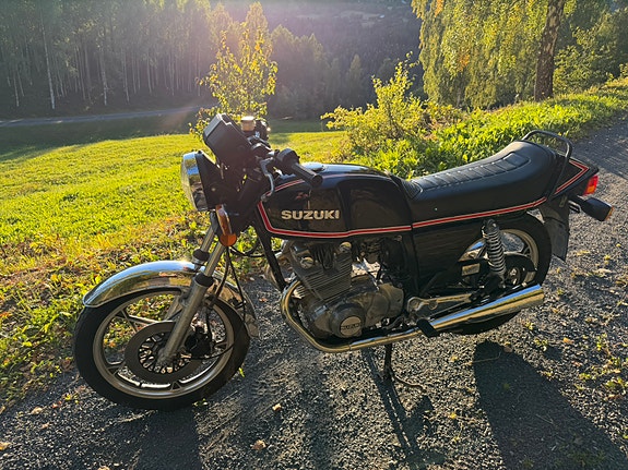 Suzuki GS 450 2 of 16