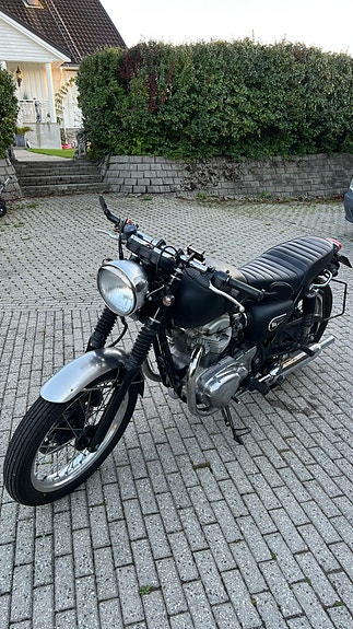 Kawasaki W 650 3 of 8
