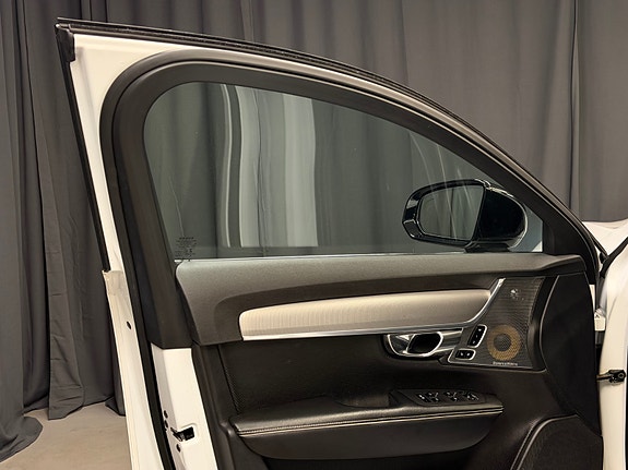 Volvo V90 25 of 30