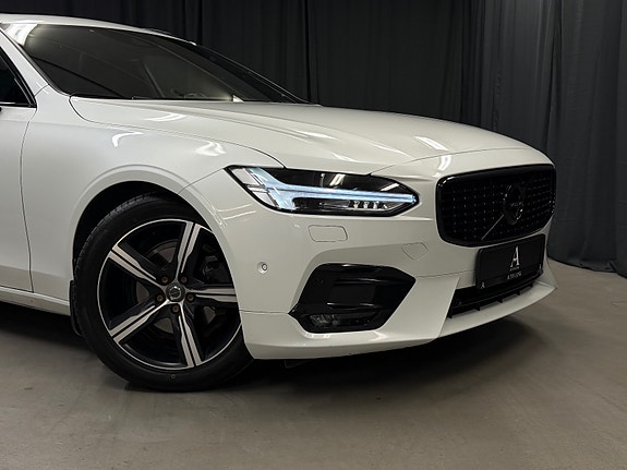 Volvo V90 2 of 30