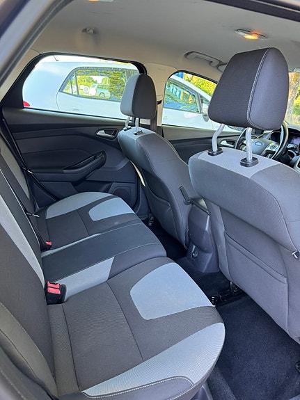 Ford Focus 7 of 12