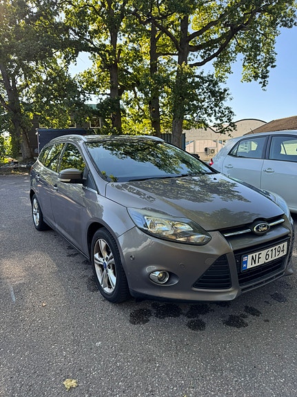 Ford Focus 2 of 12