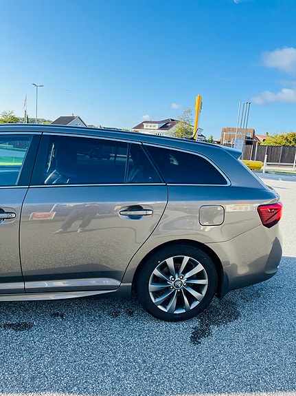 Toyota Avensis 16 of 28