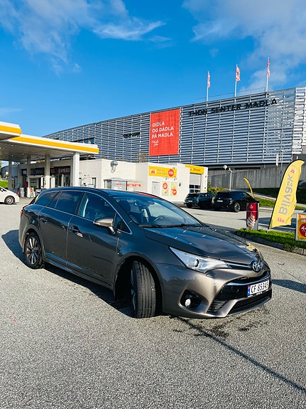 Toyota Avensis 2 of 28