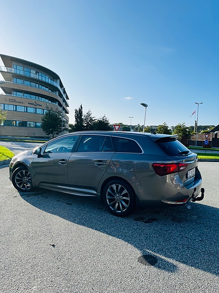 Toyota Avensis 5 of 28