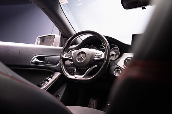 Mercedes-Benz CLA180 9 of 19
