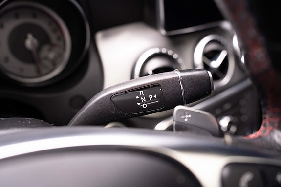Mercedes-Benz CLA180 13 of 19