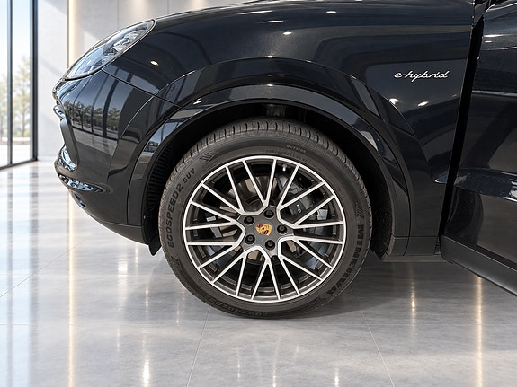 Porsche Cayenne 9 of 29