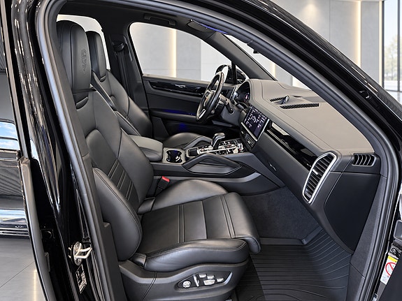 Porsche Cayenne 11 of 29