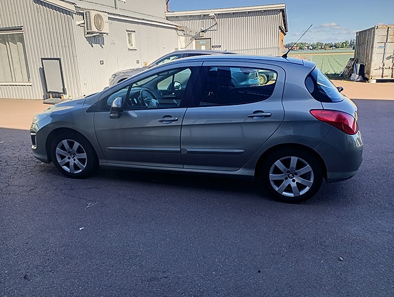 Peugeot 308 8 of 20