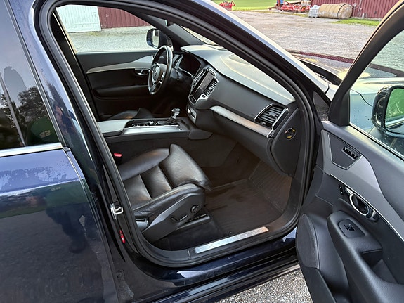 Volvo XC90 15 of 20