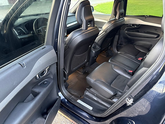 Volvo XC90 10 of 20