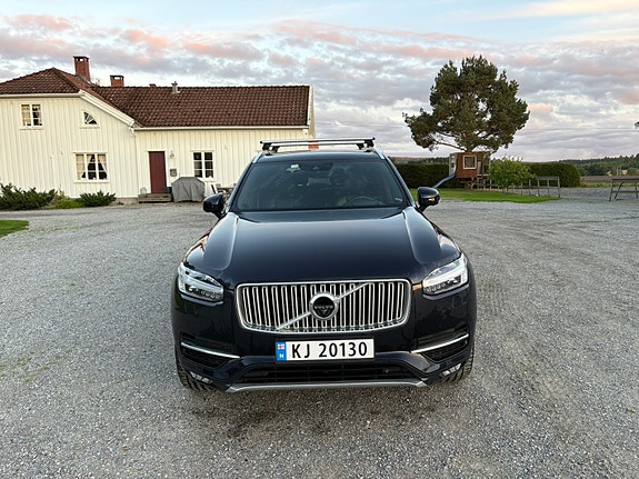 Volvo XC90 2 of 20