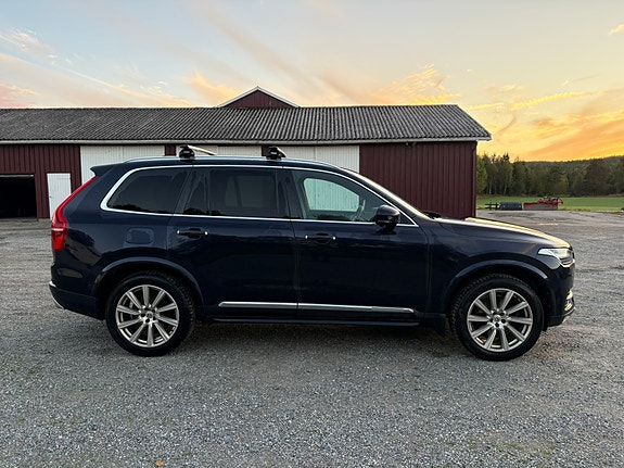 Volvo XC90 8 of 20