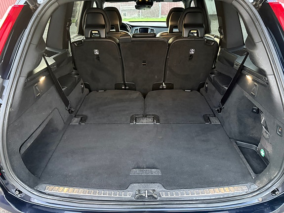 Volvo XC90 16 of 20
