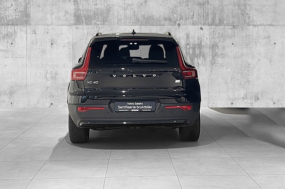 Volvo XC40 13 of 30