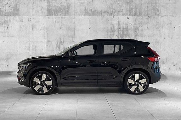 Volvo XC40 10 of 30