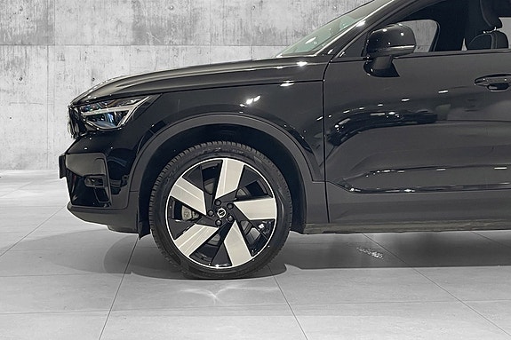 Volvo XC40 8 of 30
