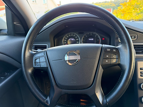 Volvo V70 11 of 22