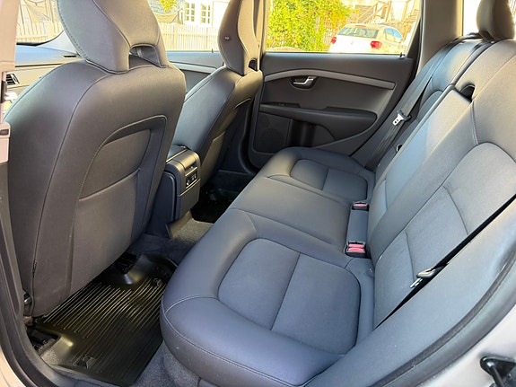 Volvo V70 7 of 22