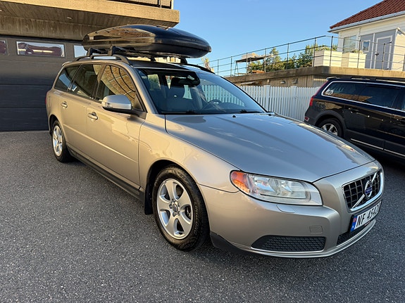 Volvo V70 2 of 22