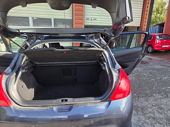 Peugeot 308 13 of 14