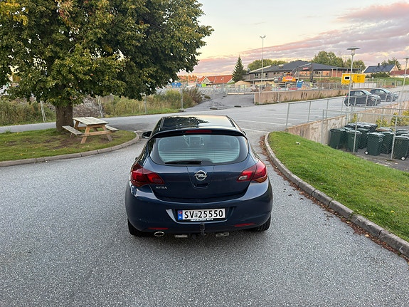 Opel Astra 10 of 28