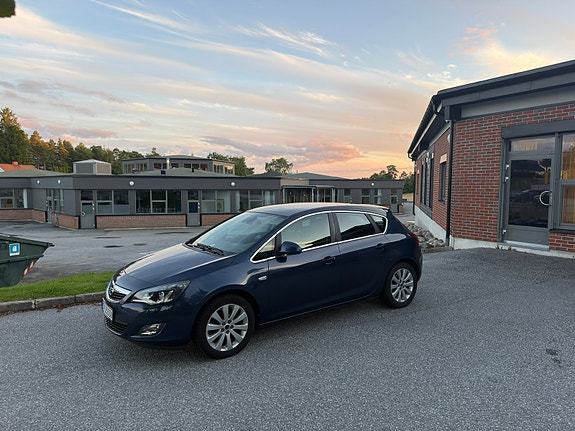 Opel Astra 2 of 28