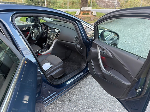 Opel Astra 18 of 28