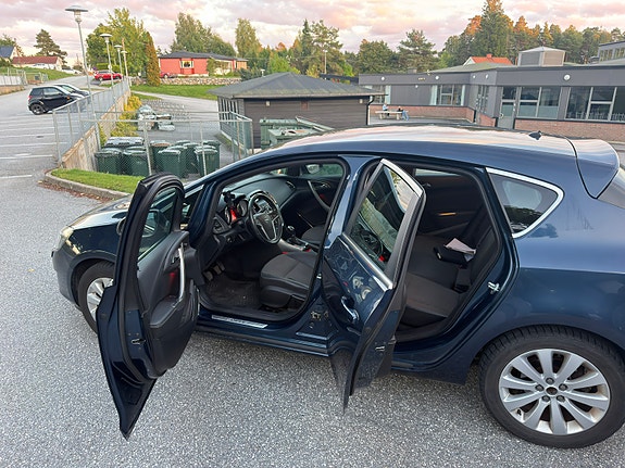 Opel Astra 4 of 28