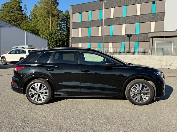 Audi Q4 e-tron 7 of 23